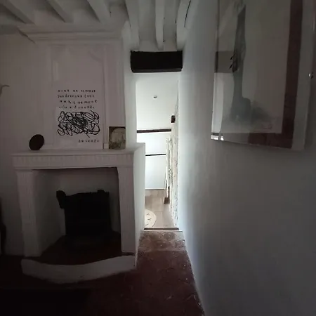 Holiday home Maison Dans Petit Jardin *