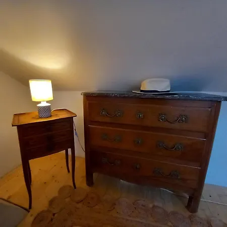 Hébergement de vacances Maison Dans Petit Jardin