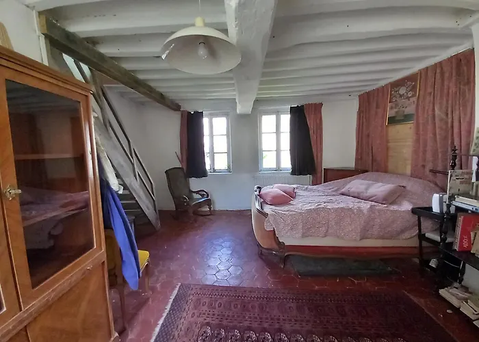 Holiday home Maison Dans Petit Jardin