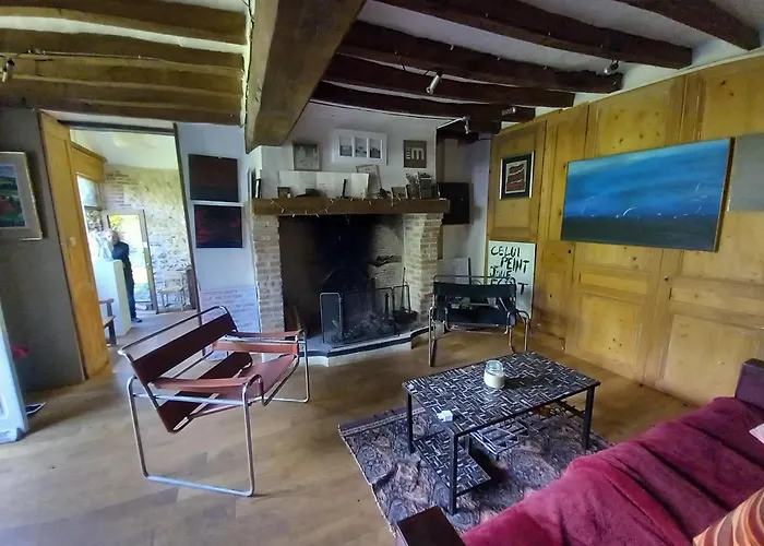 Maison Dans Petit Jardin