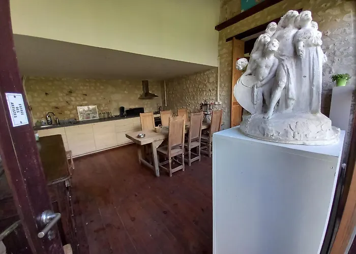 Holiday home Maison Dans Petit Jardin *