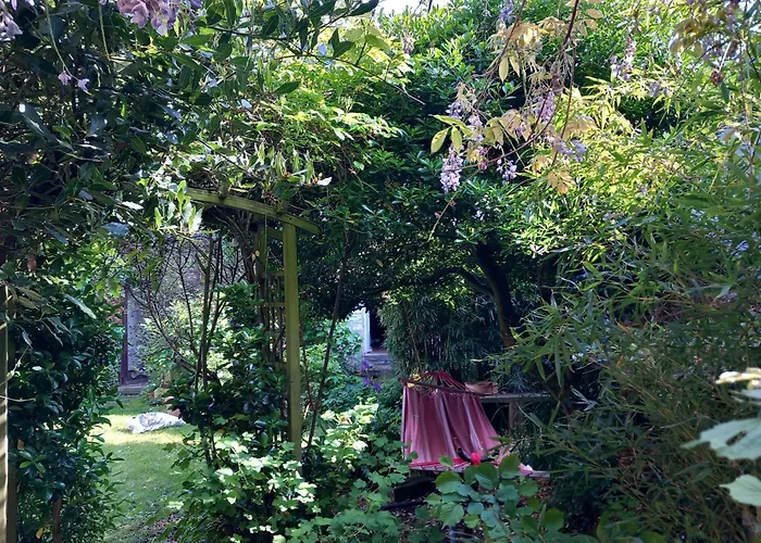 Holiday home Maison Dans Petit Jardin