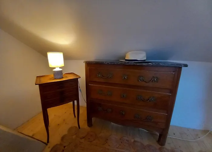 Holiday home Maison Dans Petit Jardin